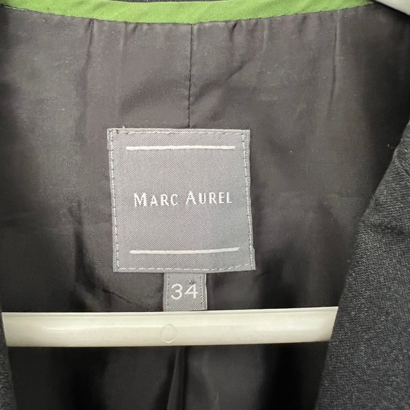 Ladies tailored jacket - Picture 4 of 5